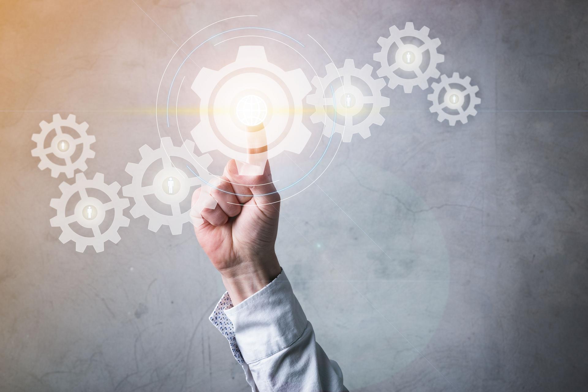 Manos humanas tocando la industria inteligente global